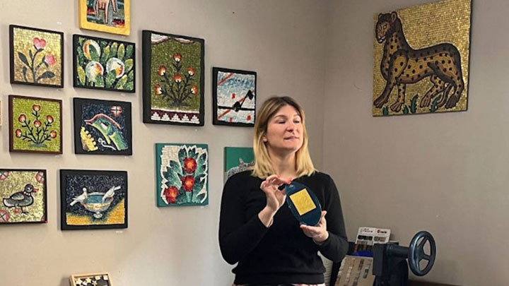 Visita ad un laboratorio di mosaico